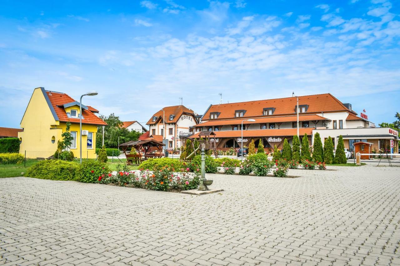 Hotel Rozsa Csarda Hegyeshalom Exterior foto
